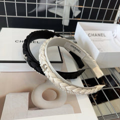 WHITE FABRIC HAIRBAND WITH PEARL CHAIN 412527