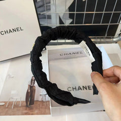 BLACK FABRIC WITH GOLD LOGO HAIRBAND 414448
