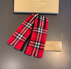GLOVES IN CHERRY RED AND BLACK WOOL 448245