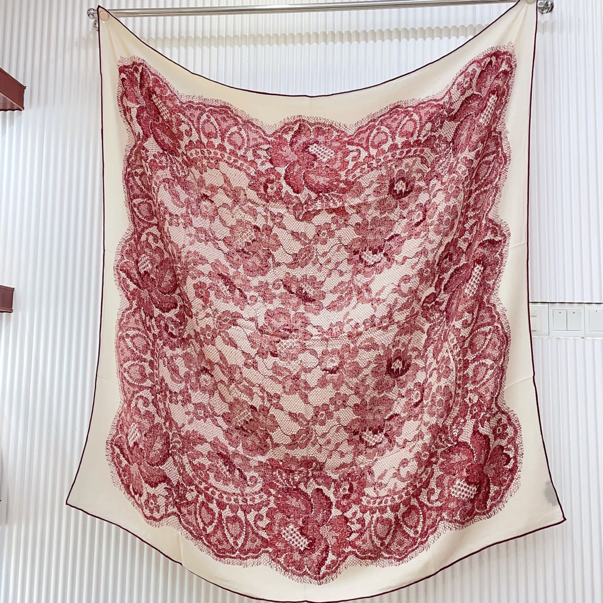 Loro Piana Double-sided Scarf  Red White Floral Patterned Cashmere Silk 150382